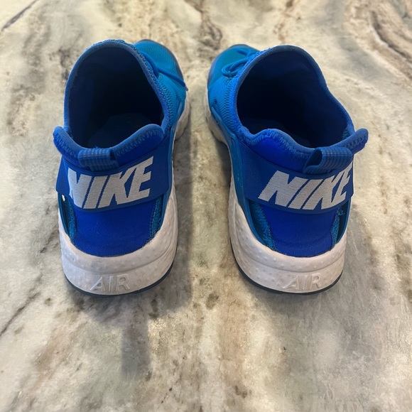 Nike Sneakers - Picture 3 of 4